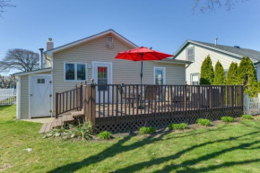 Cozy Villas Cottage with Deck, half Block to Beach!